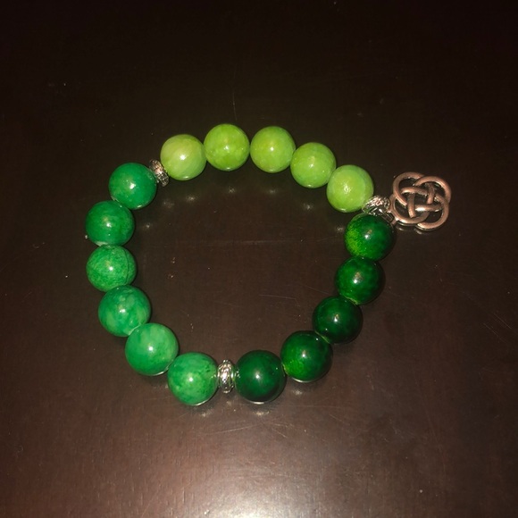 🌸Celtic Knot Charm Jade Stretch Bracelet - Picture 1 of 3